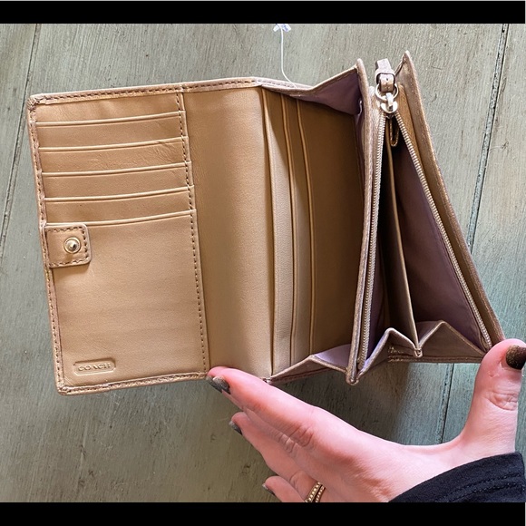 Small Coach Wallet - Picture 4 of 7